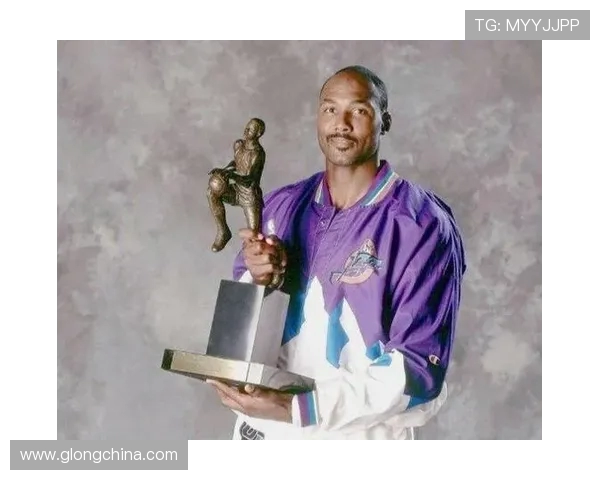 卡尔·马龙：篮球历史中的不朽传奇与时代巨星的奋斗历程