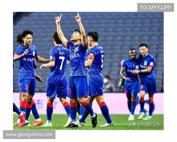 中超联赛新赛季揭幕 多支强队争夺冠军宝座 竞争激烈