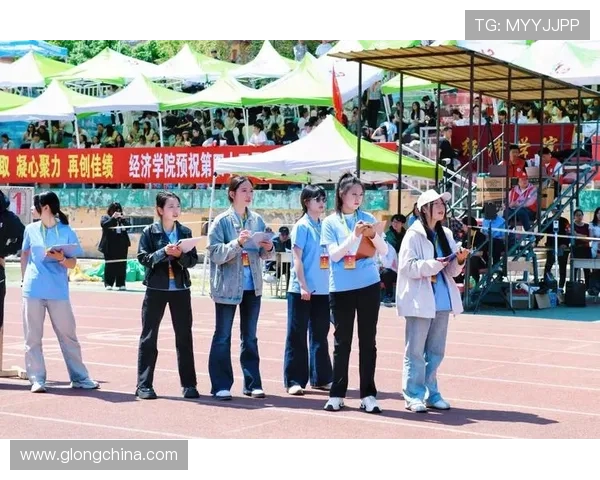 青春拼搏展风采全民共迎体育盛会激扬梦想燃动赛场激情