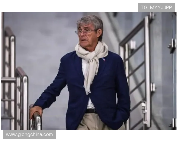 李玮锋：从绿茵场上的硬汉到足球教练的蜕变与挑战