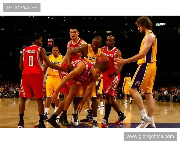 09火箭与湖人精彩对决视频回顾重温经典瞬间与球星表现分析 09火箭与湖人精彩对决视频回顾重温经典瞬间与球星表现分析