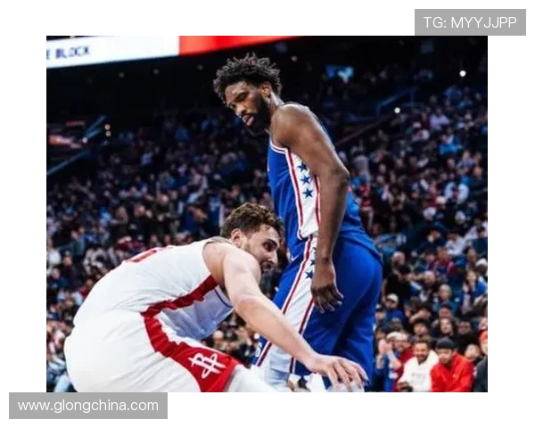 乔尔恩比德如何在NBA赛场上展现统治力与领导才能的完美结合